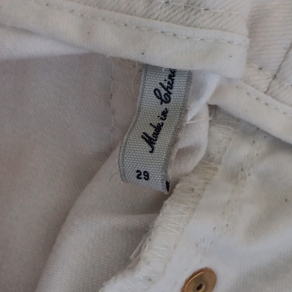 - - **BCBG MAXAZRIA WHITE DENIM SKIRT W/GOLD BUTTONS - Picture 7 of 7